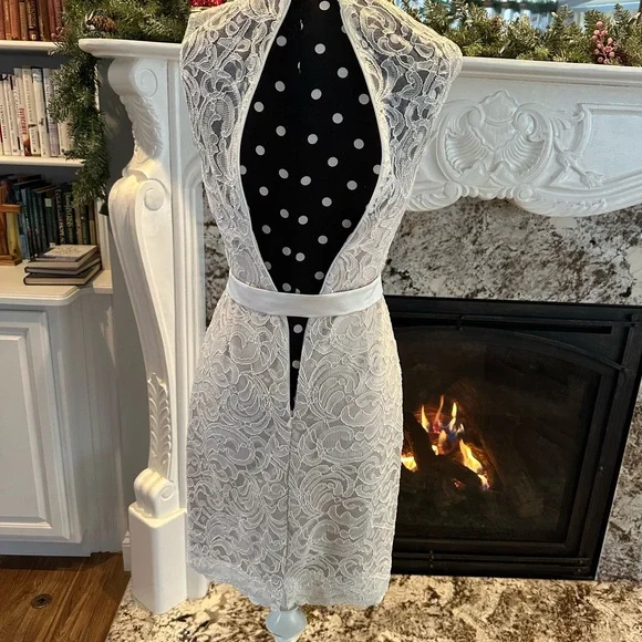 Elegant White Lace Dress with Belt - Picture 4 of 12